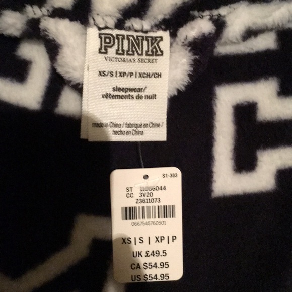 Pink Robe - Picture 2 of 2